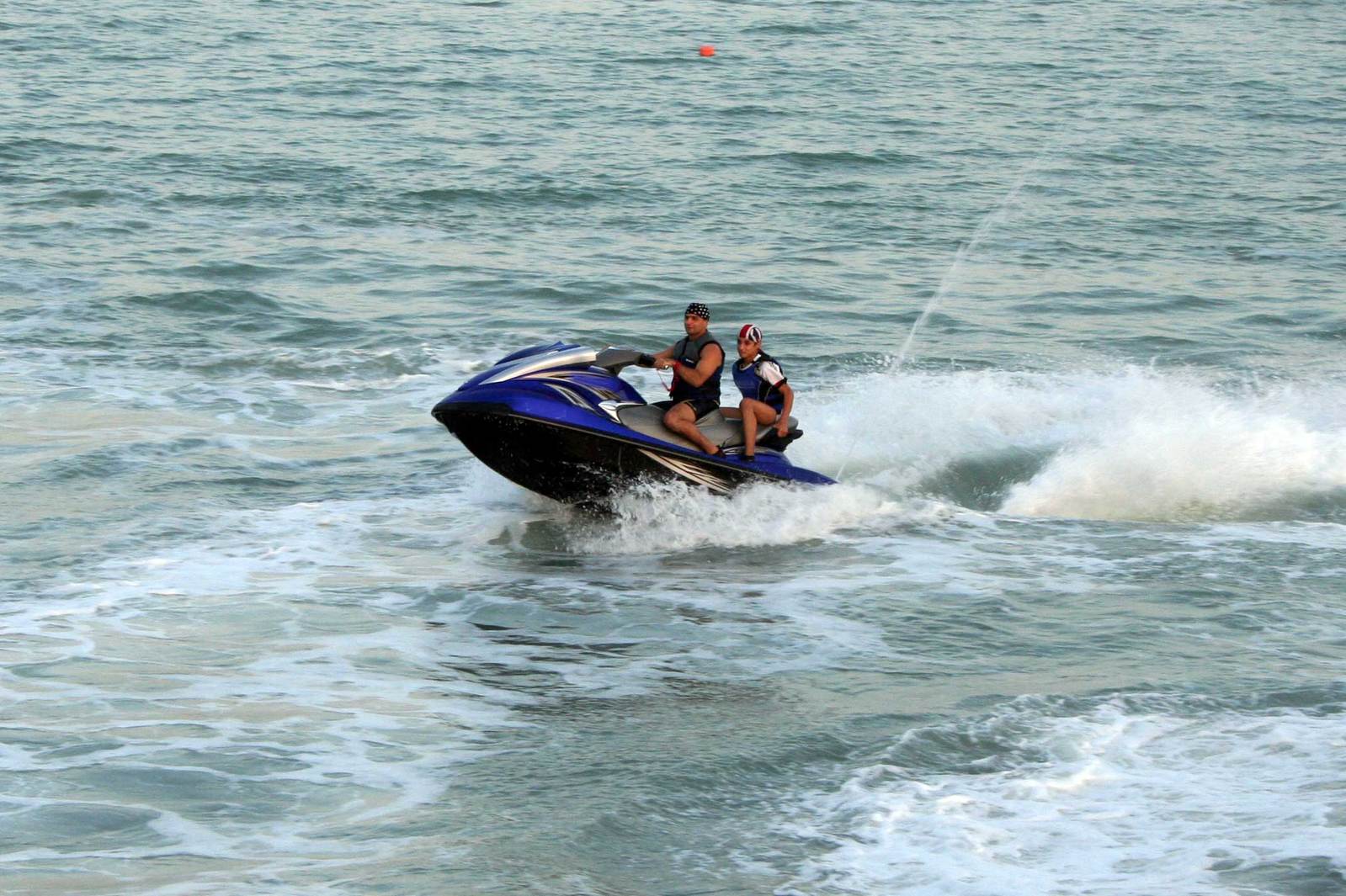 Motos agua en playa Morro Jable en Fuerteventura